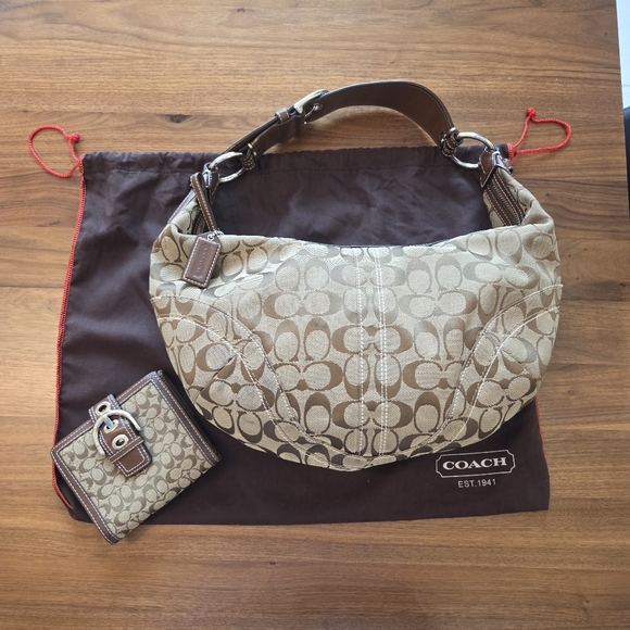 Coach Signature 15" Jacquard Hobo in Beige Brown + Matching Wallet - Picture 3 of 16